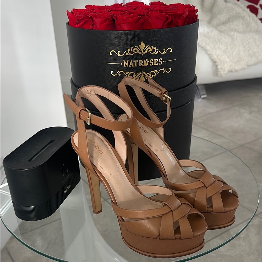 👏🏽sold👏🏽 Aldo Women's Tan Platform